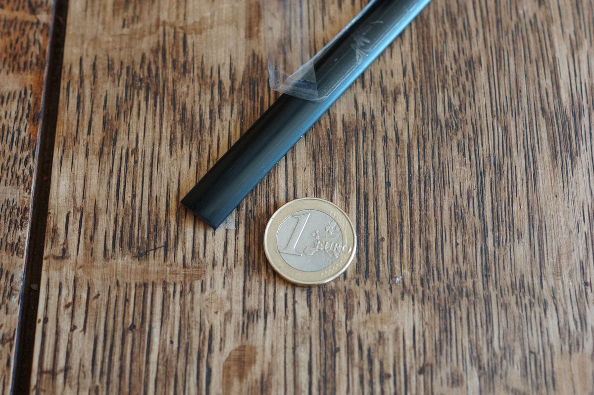 WriteTrims - Black 12mm against 1 Euro