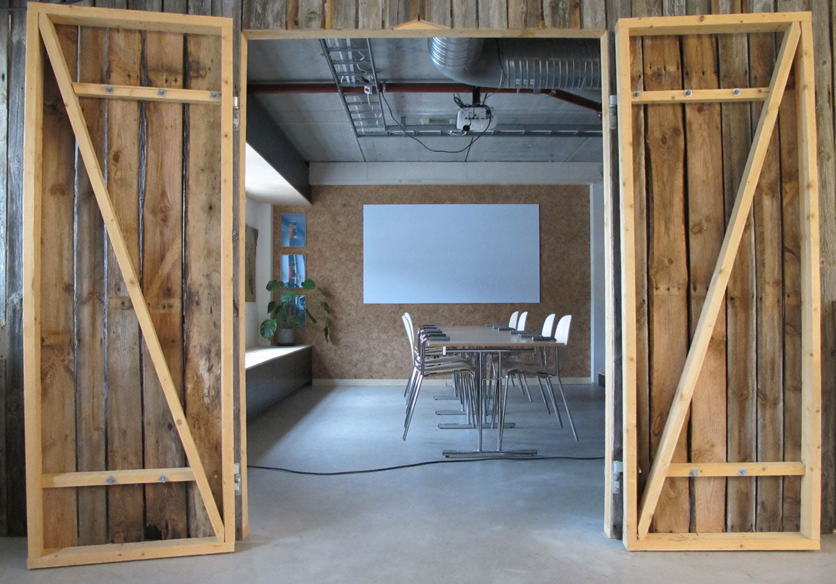 MagWrite™ Matt - Whiteboard Wallcovering in boardroom